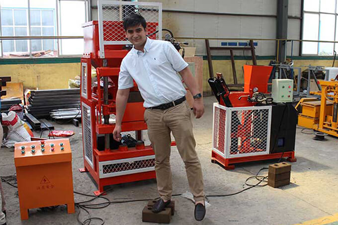 India Customer Test GiantLin SYN1-5 Automatic Hydrauic Interlocking Brick Press Machine