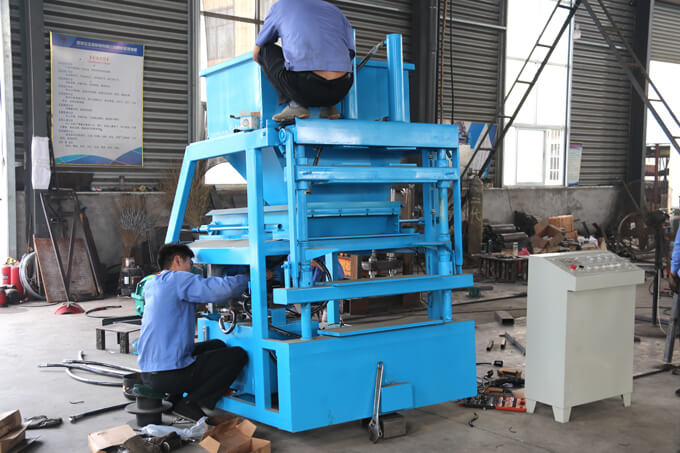 GiantLin SYN5-5 automatic clay brick manufacturing machine in production