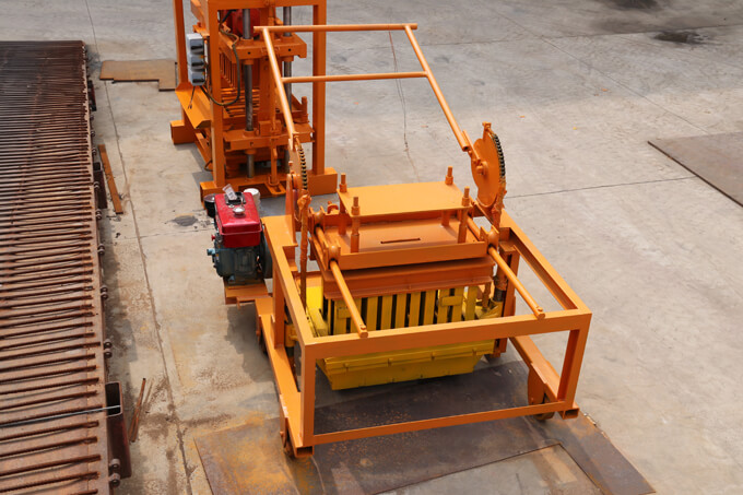 GiantLin QM4-45 diesel engine movable hollow block making machine ready for shippment